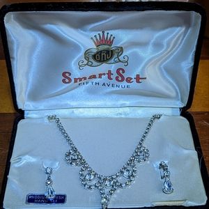 Fifth Avenue Smart Set with Rhodium finish